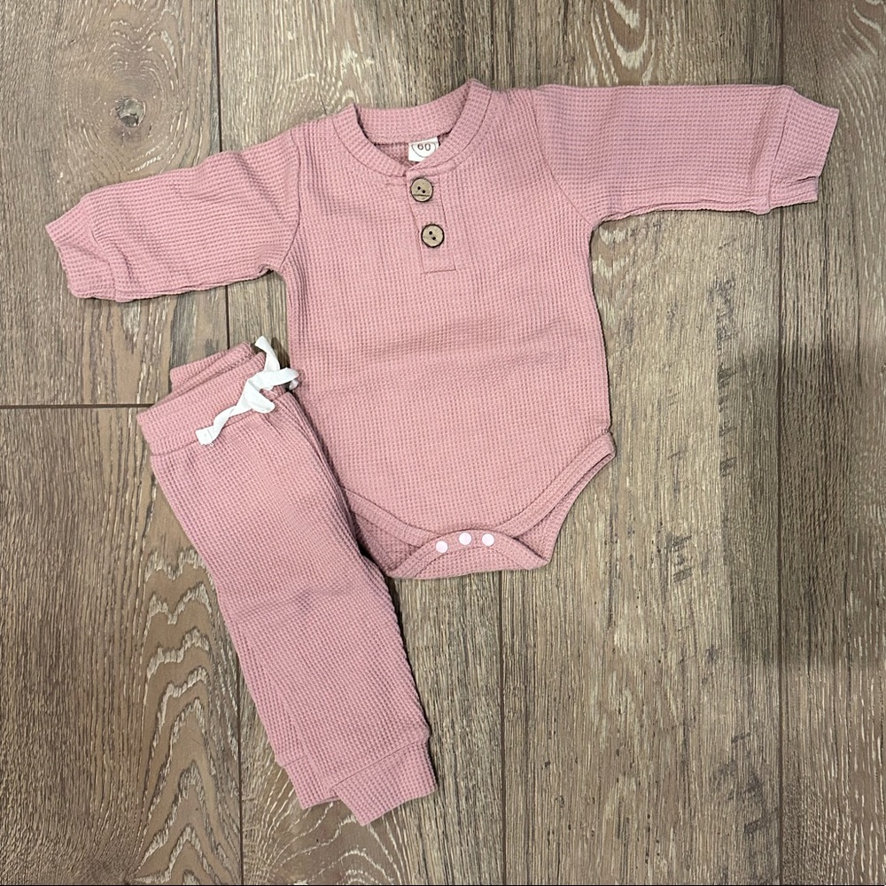 0-3 month onesie/pants set - pink